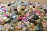 Perles multicolores, aussi disponibles en couleurs individuelles, quelques grandeurs disponibles