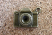 Caméra bronze 21x16mm, Emballage de 5 pour 2.75$