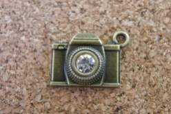 Caméra bronze avec pierre, 16x21mm, Emballage de 3 pour 3.90$