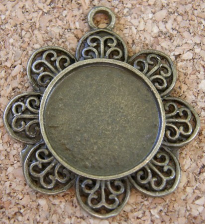 Médaillon fleur, bronze antique, diamètre de 35mm, excluant l'anneau