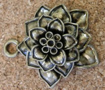 Fleur 3D, bronze, diamètre d'environ 40mm, 15mm hauteur