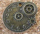 Horloge avec engrenages (gears), bronze foncé, diamètre d'environ 20-22mm