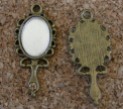 Miroir à main, vrai miroir et pierre enchassée dans le manche, bronze, 30x13mm