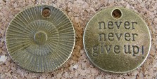 Never never give up! étiquette/médaillon, diamètre de 19mm